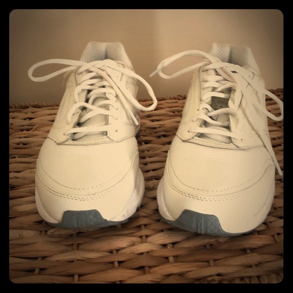 brooks white leather shoes